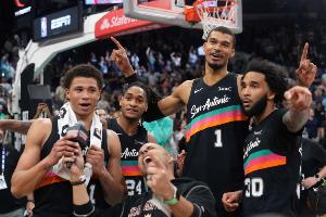 势不可挡！马刺连克76人&活塞&快船&火箭 合计净胜84分！